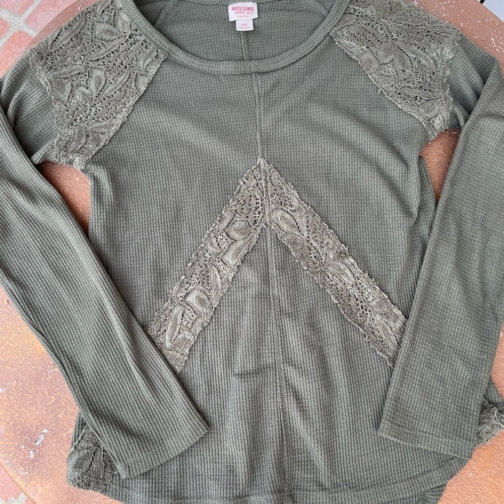 Camo green lace thermal top